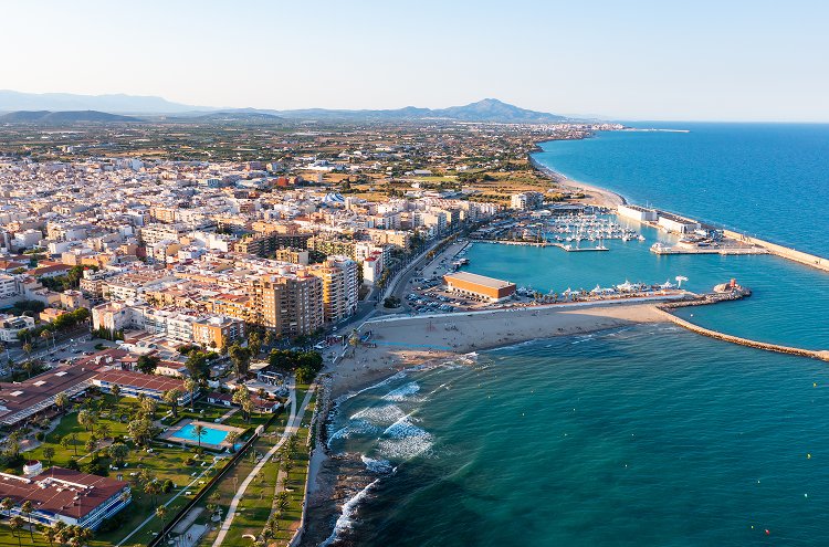 Benicarló a pie de paseo marítimo: ¡Disfruta la costa desde primera línea! - Benicarlo