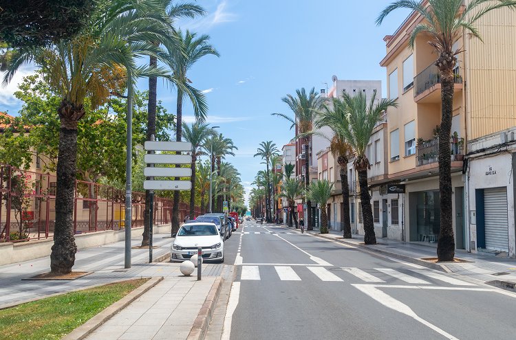 Benicarló a pie de paseo marítimo: ¡Disfruta la costa desde primera línea! - Benicarlo
