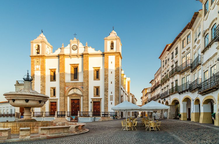 Desconecta entre siglos de historia y tradición portuguesa - Évora