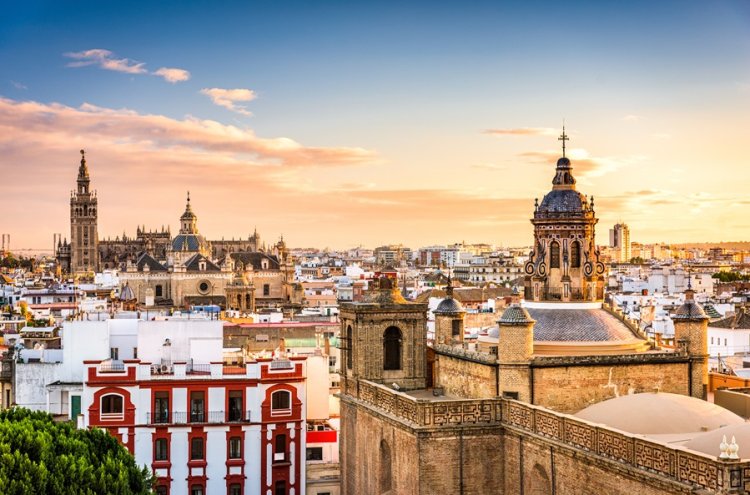¡Sevilla tiene un color especial! Descubre su arte, sus tapas y su encanto - Sevilla