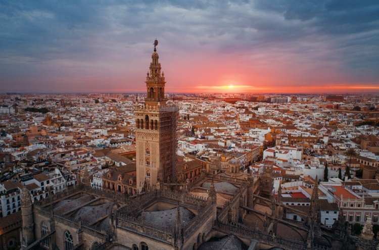 ¡Sevilla tiene un color especial! Descubre su arte, sus tapas y su encanto - Sevilla