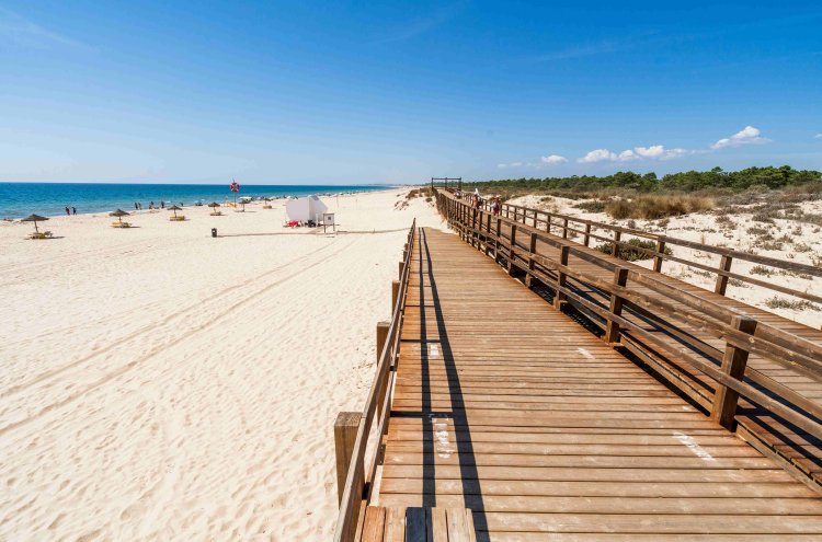 La luz del Algarve te espera: escapada 4* al corazón de Monte Gordo
