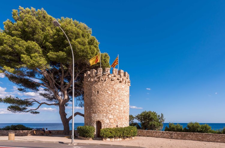 Mucho más que un camping: tu cabaña con estilo frente al Mediterráneo - Miami Platja