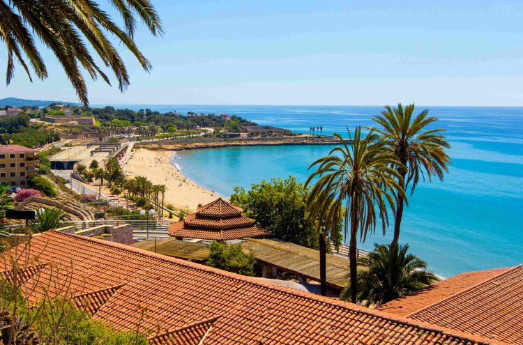 Mucho más que un camping: tu cabaña con estilo frente al Mediterráneo - Miami Platja