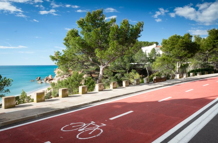 Mucho más que un camping: tu cabaña con estilo frente al Mediterráneo - Miami Platja