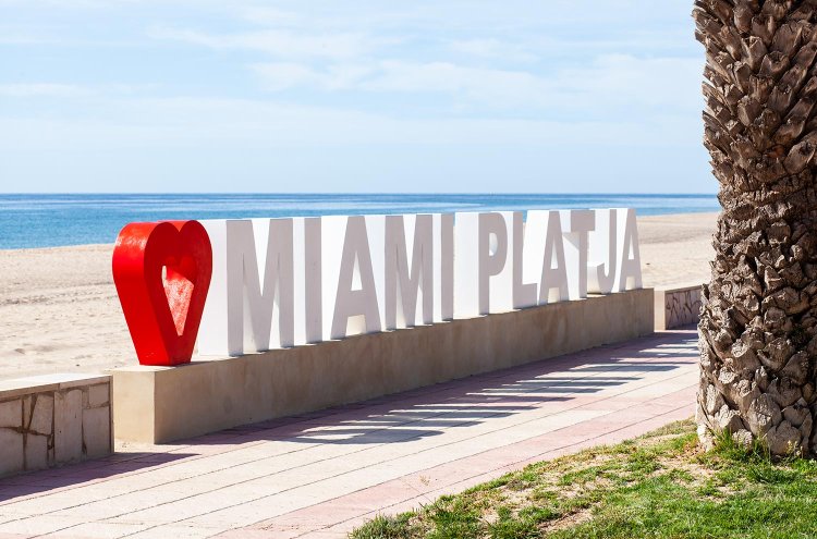 Mucho más que un camping: tu cabaña con estilo frente al Mediterráneo - Miami Platja