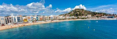 Blanes de Mar a 200 metros de la playa con Media Pensión