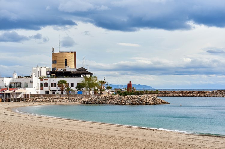 Agosto y Septiembre en Roquetas de Mar, 1ª línea de playa ¡Primer niño gratis! - Destino