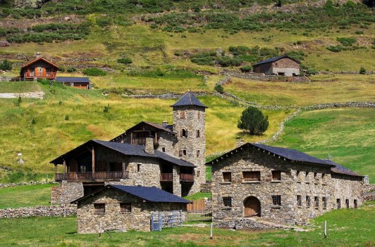 Caldea + Masaje + Hotel 3* Andorra - Destino