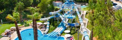 Hotel 4* con parque acuático y desayunos ¡1 niño 75% de descuento!