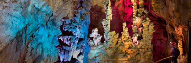 Disfruta de Alicante con visita al museo de chocolate Valor y a las cuevas del Canelobre