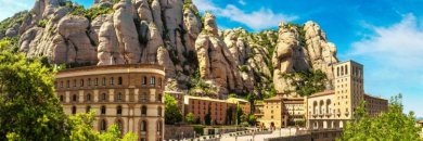 Visita la Abadía de Montserrat en Cremallera y duerme en un hotel cercano