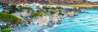 Descubre Nerja en Hotel delante del mar