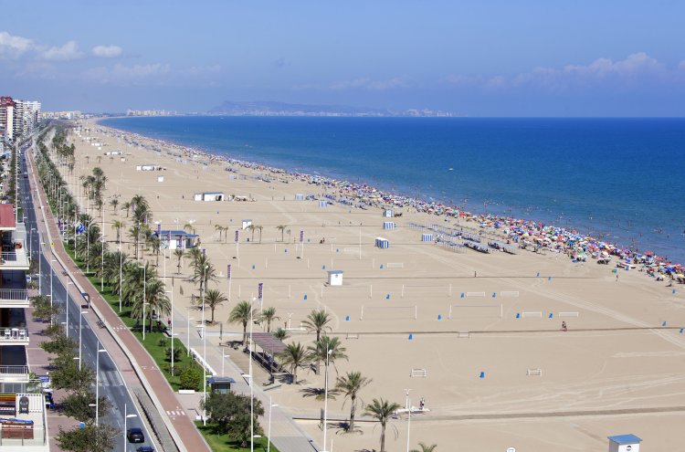 Hotelazo moderno 4* en Gandía ¡a 150m de la playa! - Destino