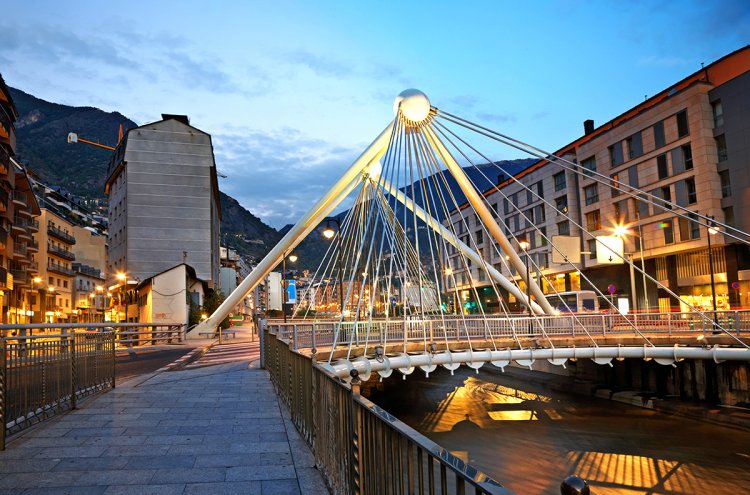 Escápate en hotel céntrico 4* con SPA + Caldea (Andorra) - Destino