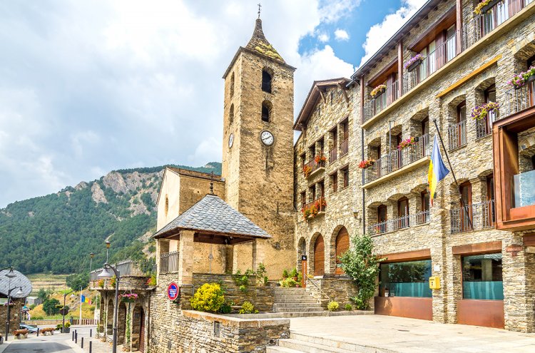 Escápate en hotel céntrico 4* con SPA + Caldea (Andorra) - Destino
