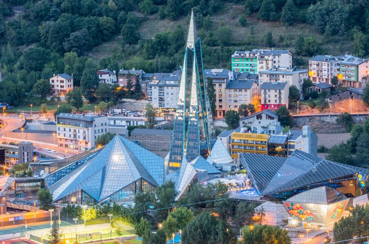 Escápate en hotel céntrico 4* con SPA + Caldea (Andorra) - Destino