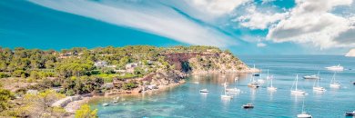 Mayo en Ibiza en hotel 4* con desayunos