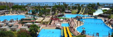 ¡Disfruta del parque acuático Aquopolis Costa Dorada en hotel de Salou!
