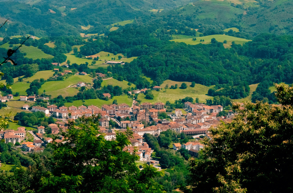 Disfruta del aire libre y descubre los preciosos paisajes de Navarra ...