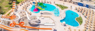 Diversión al máximo en Cádiz en hotel con toboganes y descuento para niños