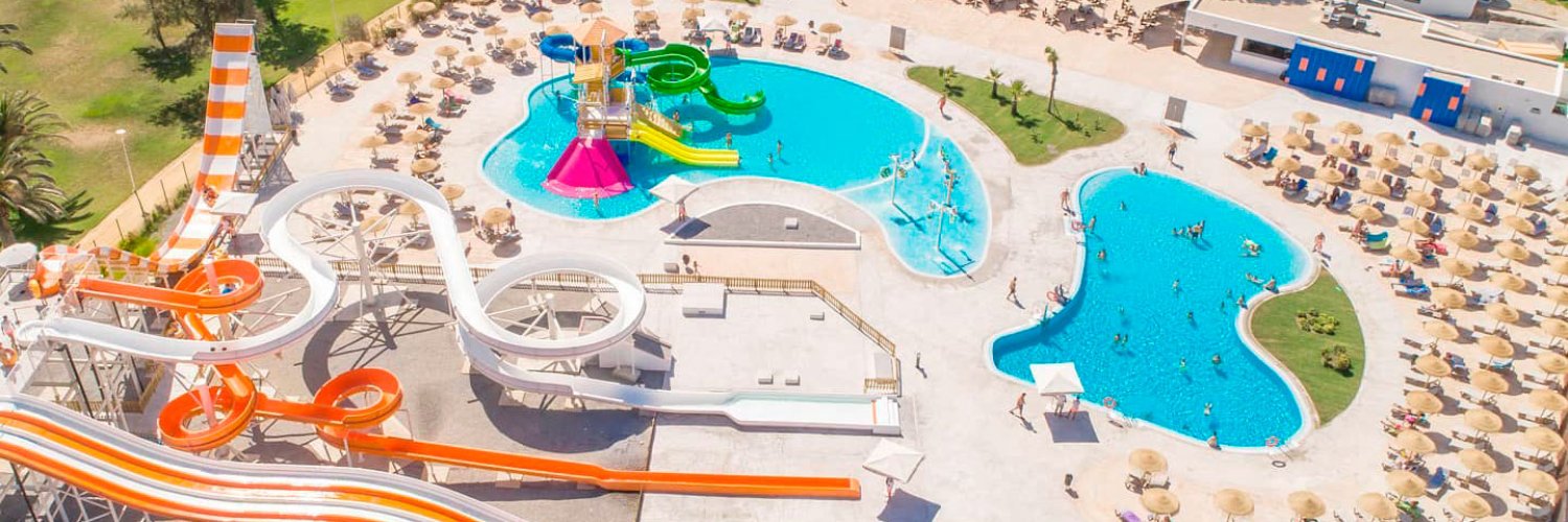 Diversión al máximo en Cádiz en hotel con toboganes y descuento para niños