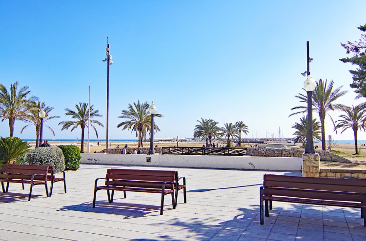 Estrena resort de lujo 4* superior en Comarruga a primera linea de playa - Destino