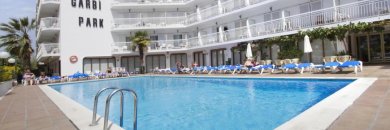 Verano en Lloret de Mar con toboganes en hotel 4*
