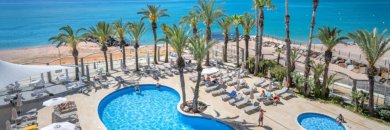 Escápate a un hotel 4* en primera línea de playa en Santa Susanna