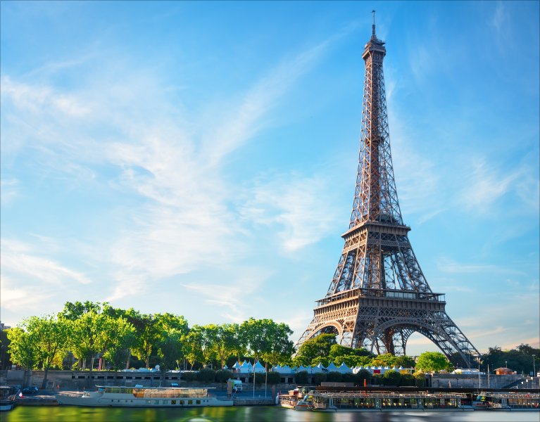 ¡París con vuelos, desayunos  y crucero!