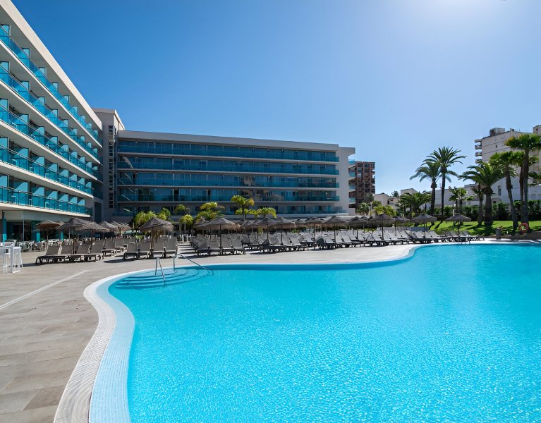 Vacaciones en Roquetas de Mar en TODO INCLUIDO ¡a 300m de la playa!