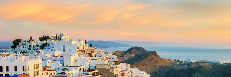 Disfruta del verano en Mojácar (Almería) en apartamentos