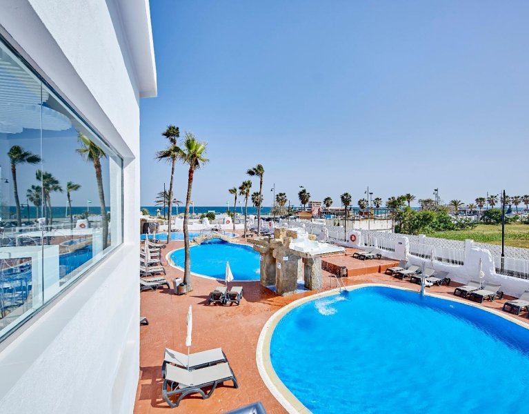 Hotelazo 4* junto al mar en Torremolinos con Todo Incluido
