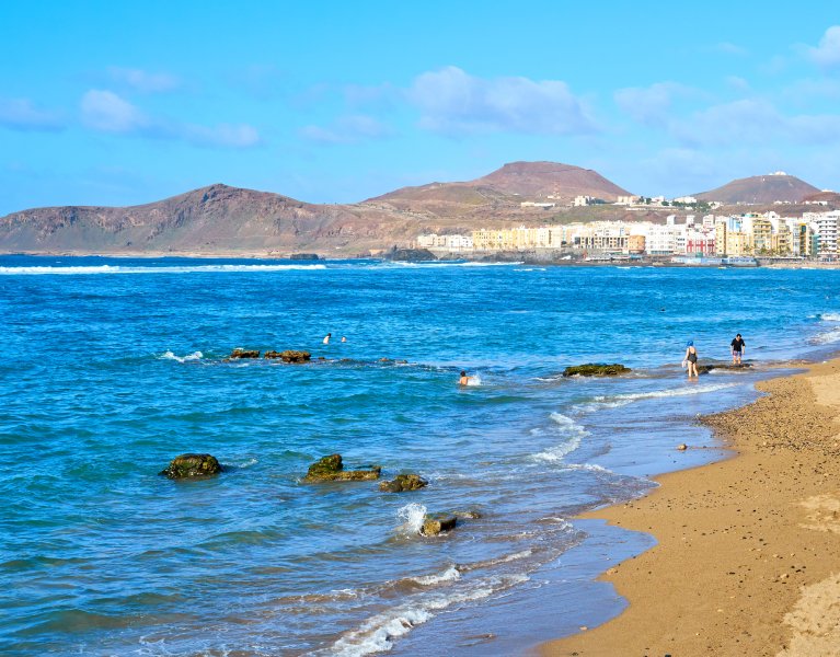 Las Palmas de Gran Canaria con desayunos ¡a unos pasos de la Playa de las Canteras!