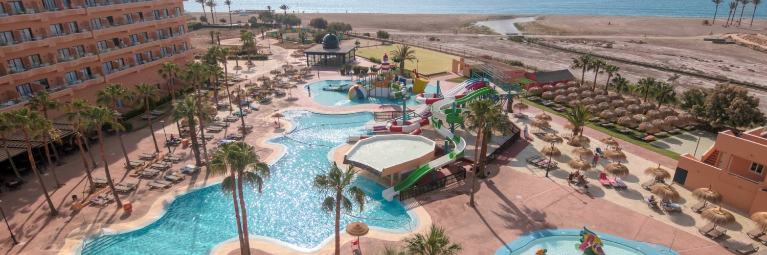 Hotel 4* en 1ª línea de playa con toboganes (Roquetas de Mar)