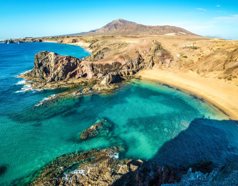 ¡Lanzarote con vuelos incluidos alojado en hotel 4* con Media Pensión!
