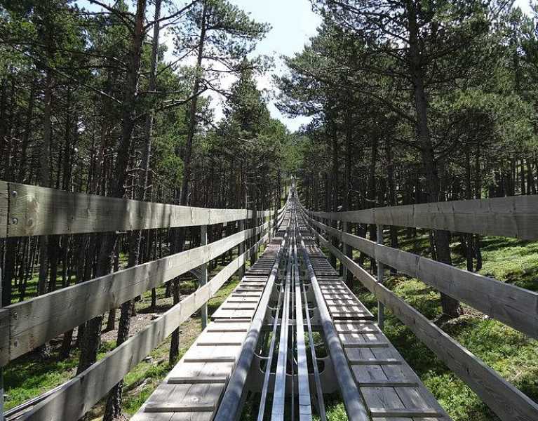 Disfruta del Tobotronc de Naturland en hotel céntrico 4* en Andorra con zona de aguas