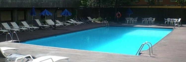 Madrid en el Paseo de la Castellana con piscina y desayunos