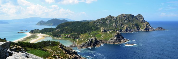 Descubre Galicia en hotel 4* con billete de barco a las Islas Ons o Cíes 
