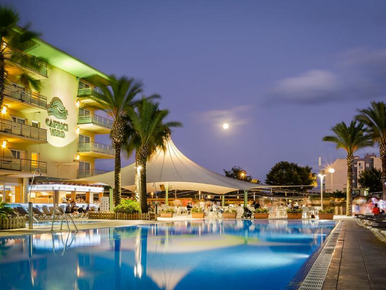 Costa de Barcelona en 4* superior: sol, playa y relax mediterráneo