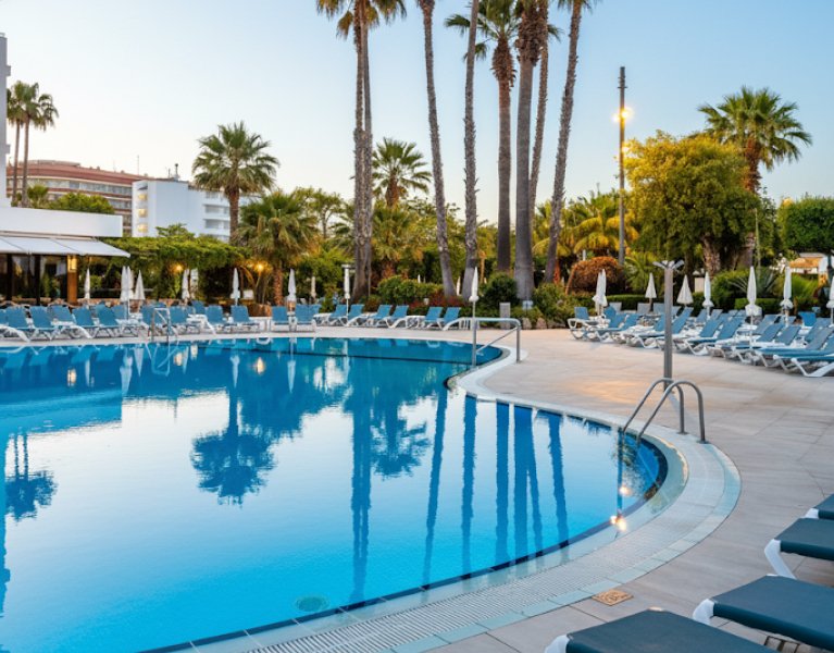 Lujo en Santa Susana en hotel 4* frente al mar