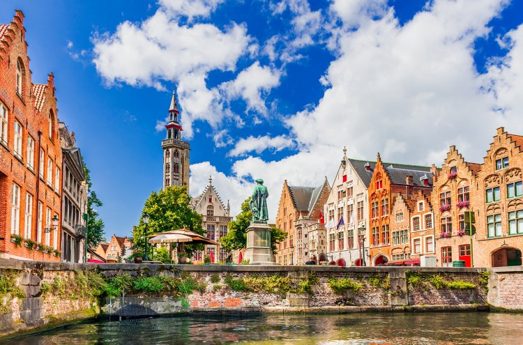 Circuito por Ámsterdam, Bruselas, Brujas y Gante con vuelos y desayunos incluidos