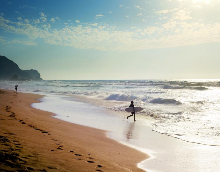Escapada surf y naturaleza en el Huttopia Lagoa de Óbidos