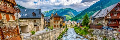Descubre la Vall d'Aran alojado en Betren con desayuno y piscina climatizada