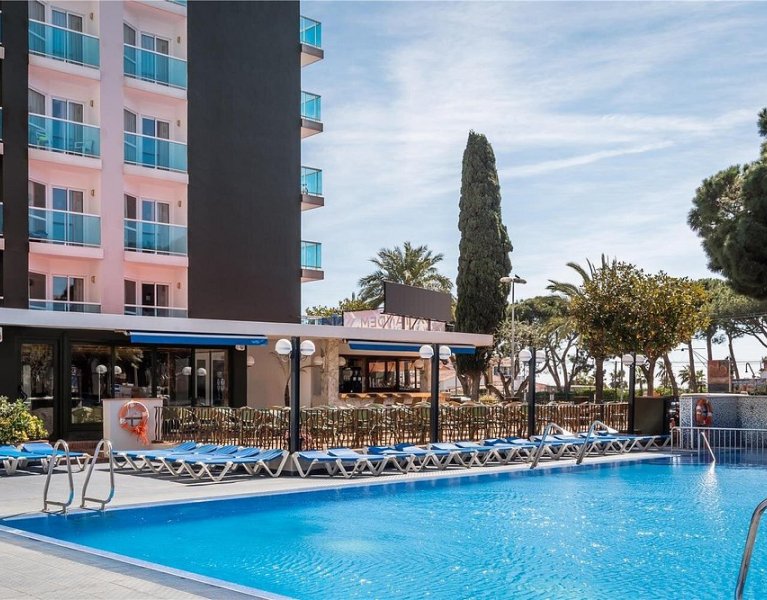 Vacaciones en hotel 3* en Malgrat de Mar a 100 metros de la playa