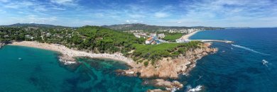 Entre calas y luz mediterránea: apartamentos 4* en Platja d’Aro