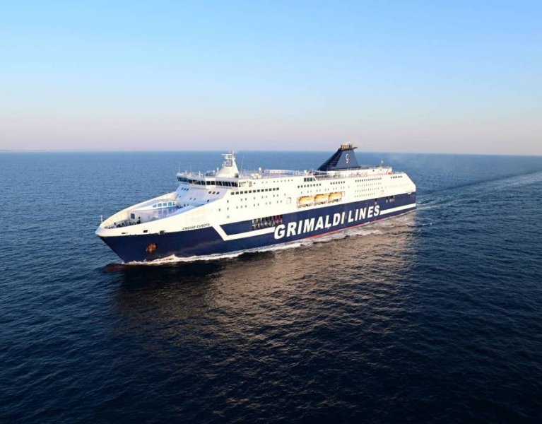 ¡Zarpa en ferry a Italia en el puente de Diciembre y descubre Roma!