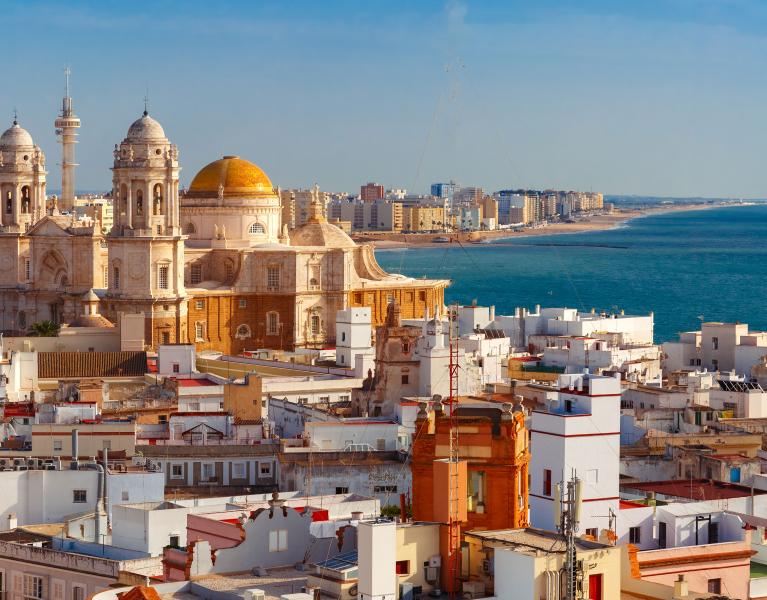 Descubre Cádiz desde el centro: relax 4* y planazo junto al mar