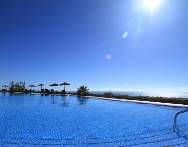 Conil de la Frontera en primera línea de playa y hotel 4*