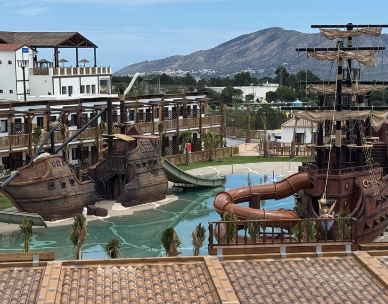 ¡Desata tu espíritu pirata en Benidorm en hotel 4*! 1 niño viaja GRATIS